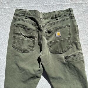 Carhartt relaxed-fit work pants in size 32x32✨
